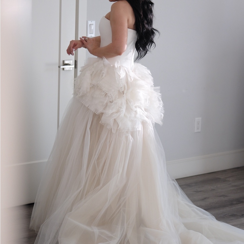 VERA WANG MIA WEDDING DRESS SIZE SMALL